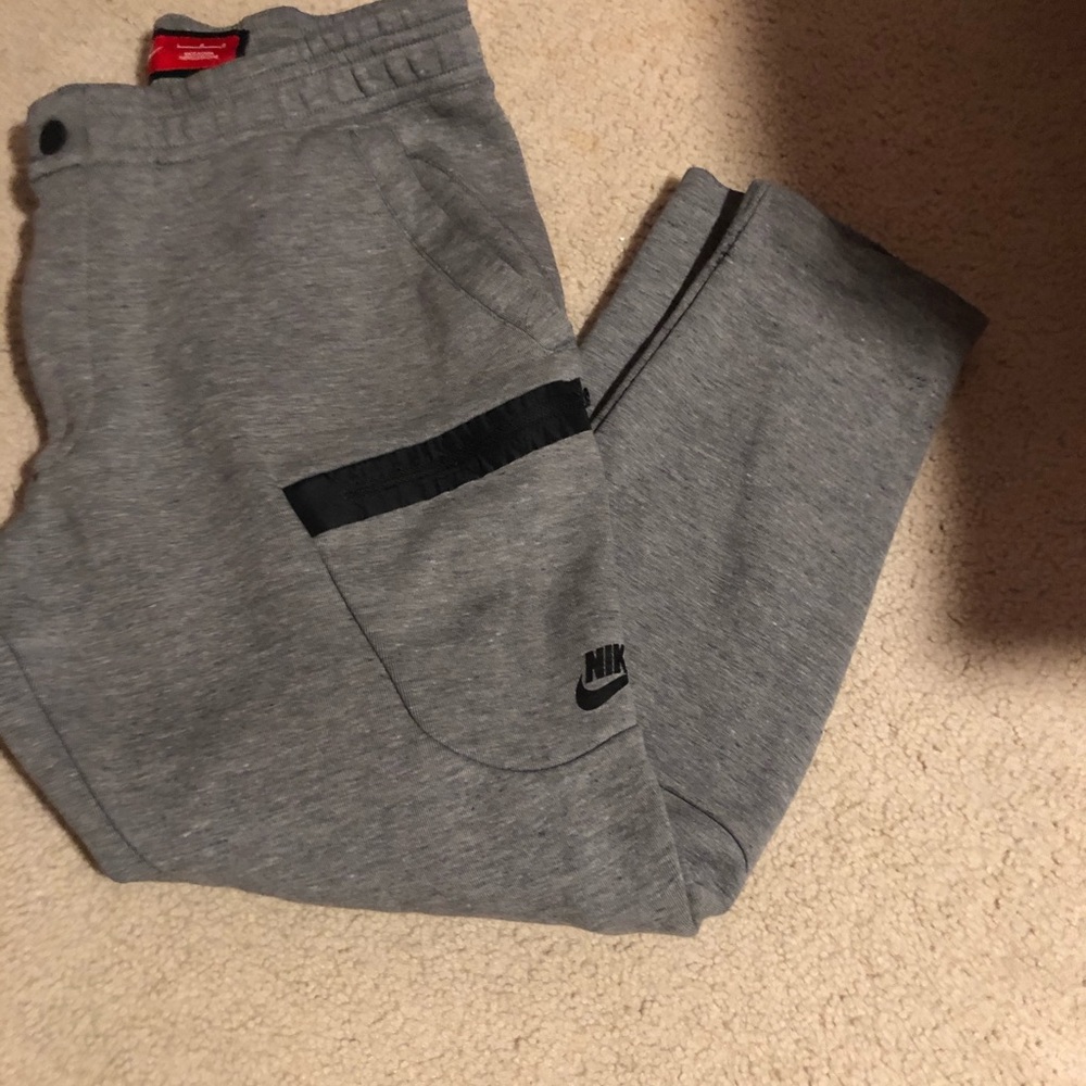 boys size large (14-16) grey nike sweatpants
